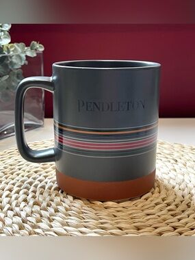 Pendleton 18 oz Large Collectible Stoneware Coffee Mug Gray Striped